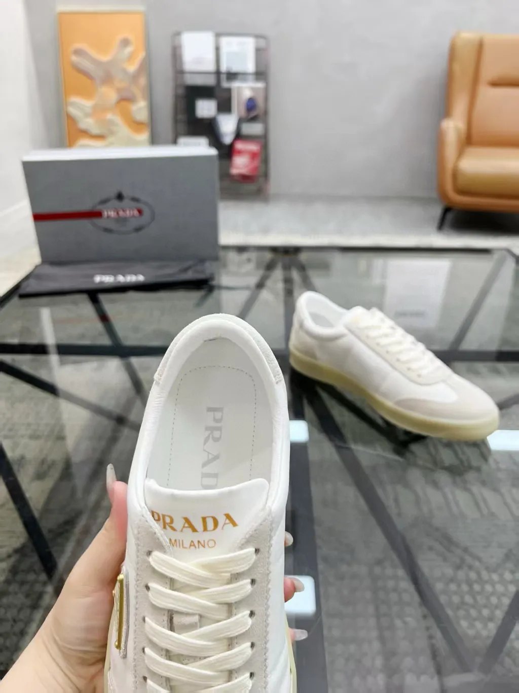 Factory price: 380💰Prada new men's leather sports shoes, the highest version on the market, any comparison is welcome🆚! The original leather has excellent texture and is super high-end! Fetal sheep net lining imported from Italy, removable pad! Luxurious materials and fine workmanship, highly recommended! Code number: 38-44, customized 45